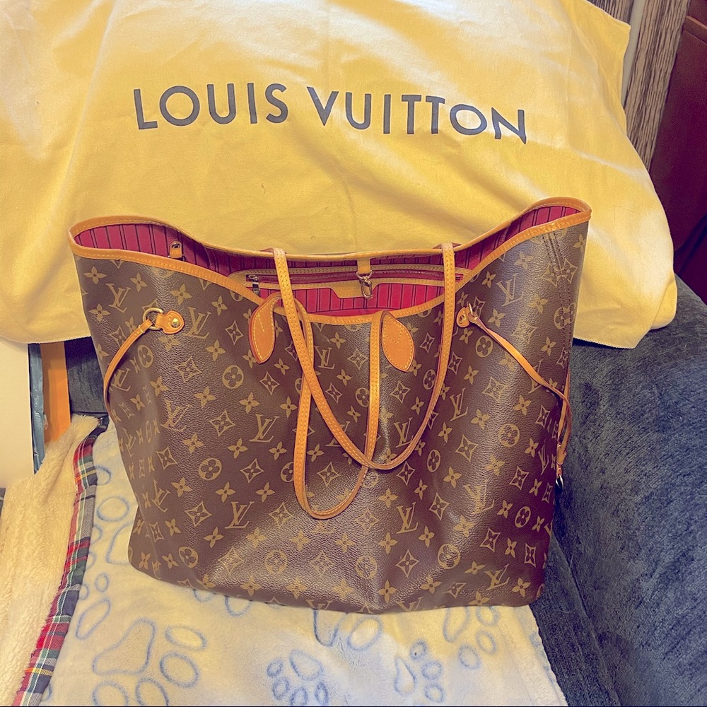 Louis Vuitton Neverfull GM Tote - ALMOST NEW